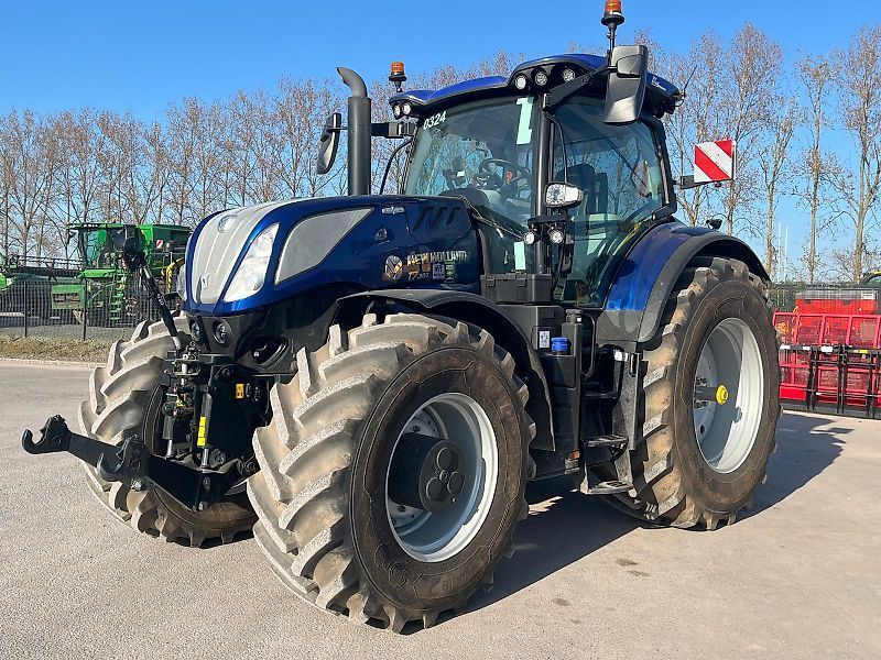E-FARM: New Holland T7.300 - Traktor - id FANDJLZ - 172 208 € - Rok produkcji: 2024 - Motogodziny: 1500,Moc silnika: 300,Zjednoczone Królestwo