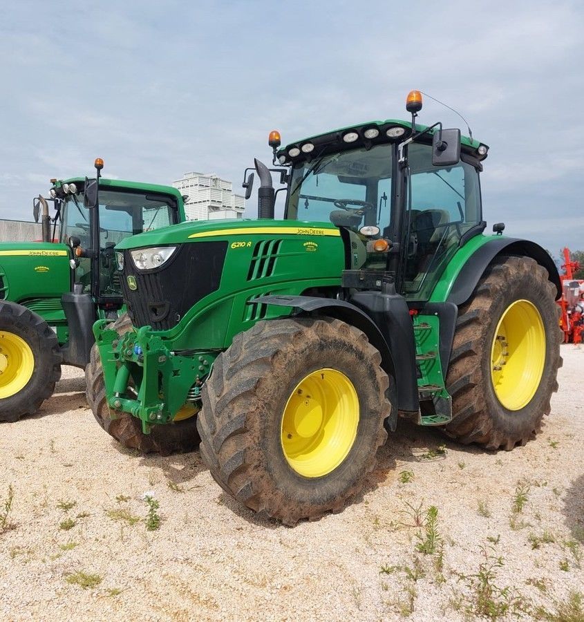 E-FARM: John Deere 6210 R - Tractor - id YYETWTN - 55.000 € - Año: 2014 - Horas: 12.000,Potencia del motor: 250,Italia