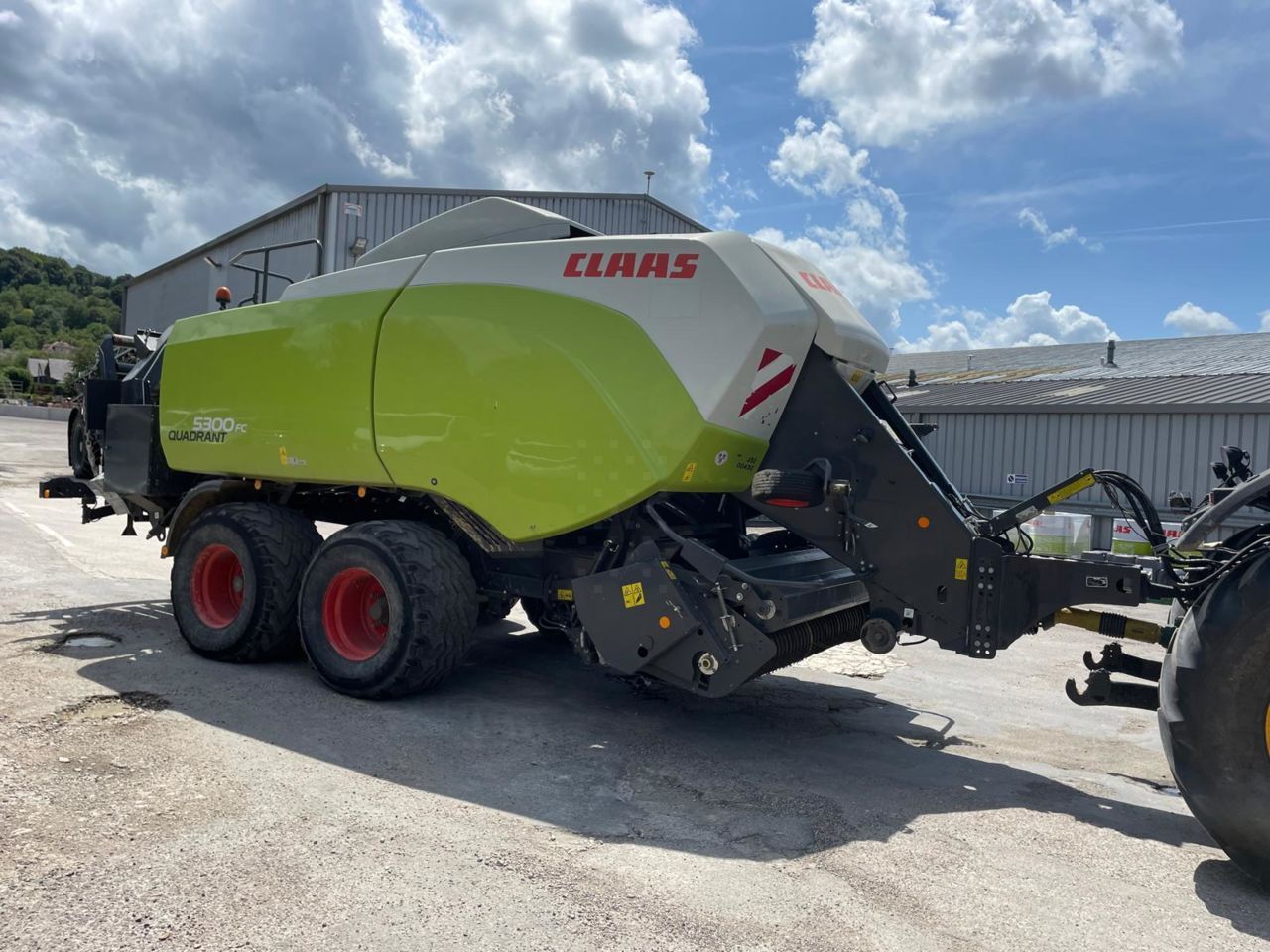 E-FARM: Claas Quadrant 5300 FC - Ballenpresse - id FNL5XWE - 92.000 € - Baujahr: 2018 - Ballenanzahl: 33.000,Frankreich