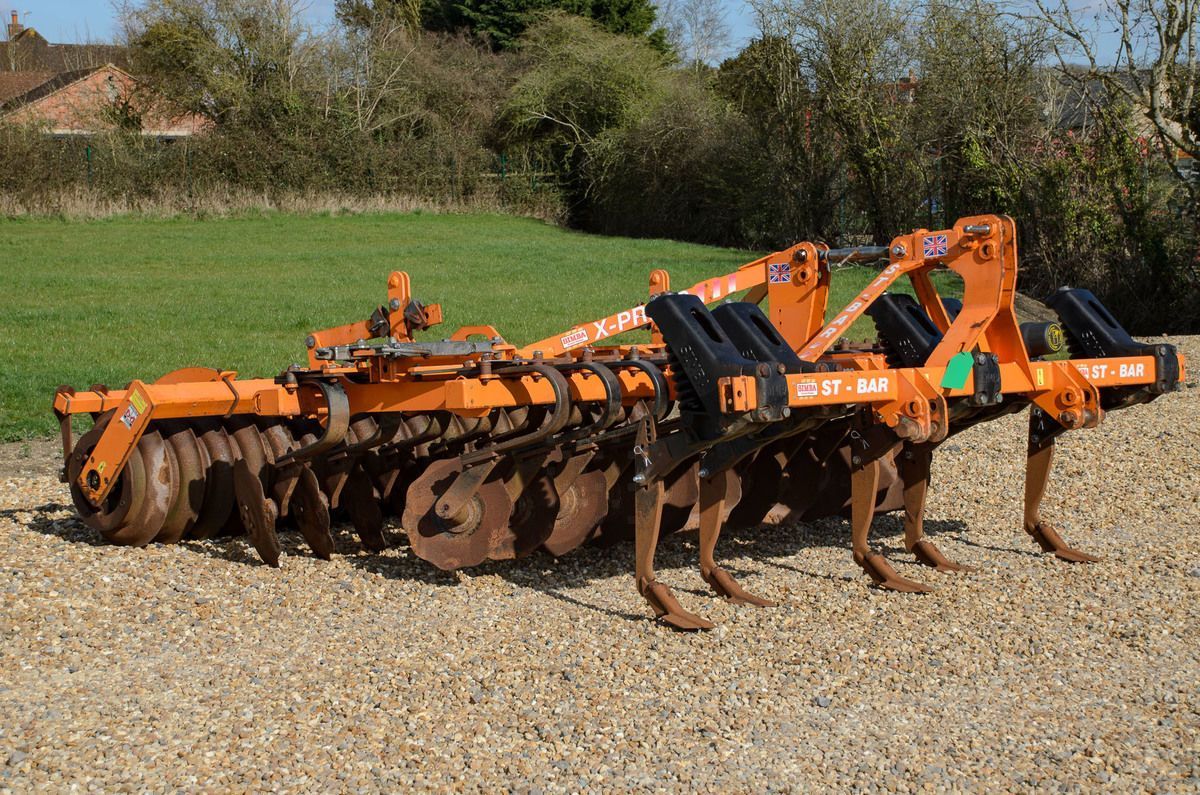 E-FARM: Simba x-press short discs 3m - Cultivator - id IYANA6S - €13,412 - Year of construction: 2011 - United Kingdom