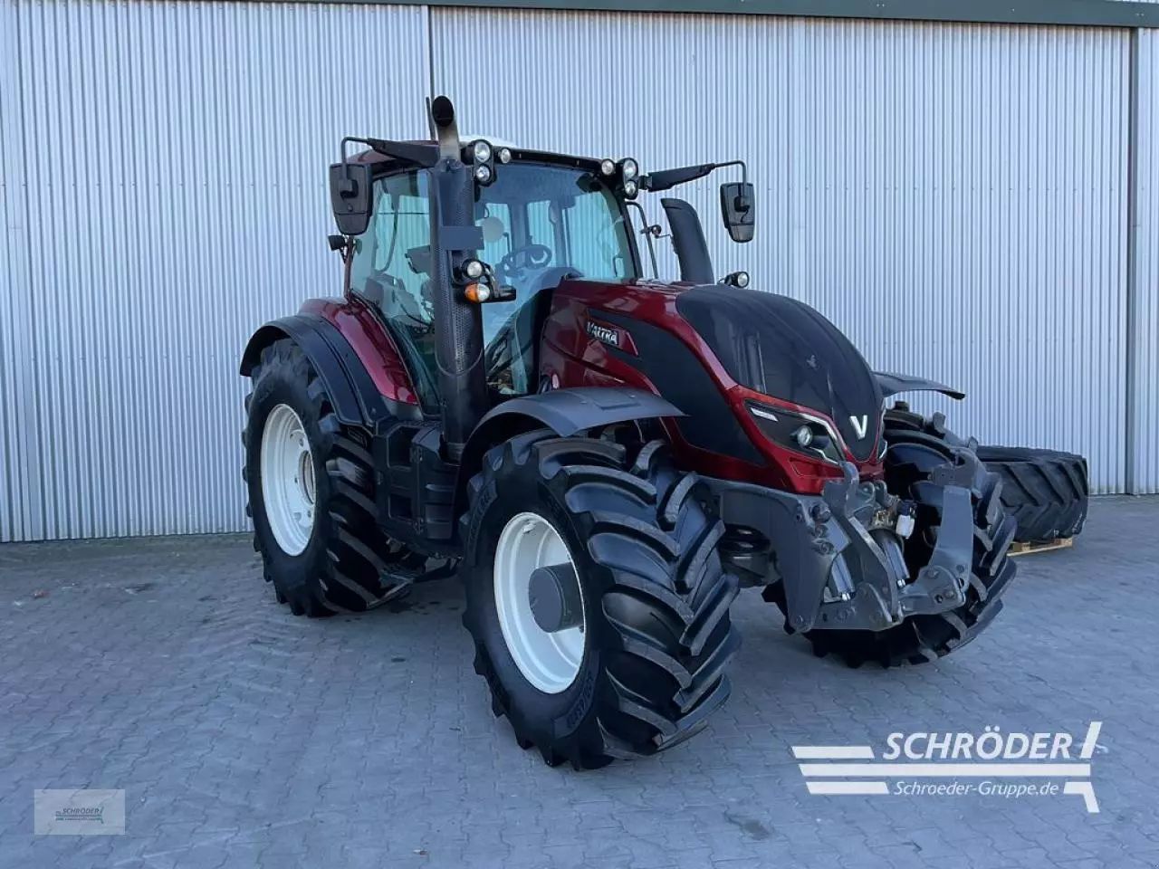 E-FARM: Valtra T254 - Tractor - id PFXKUKM - 71.885 € - Año: 2017 - Horas: 5850,Potencia del motor: 254,Alemania