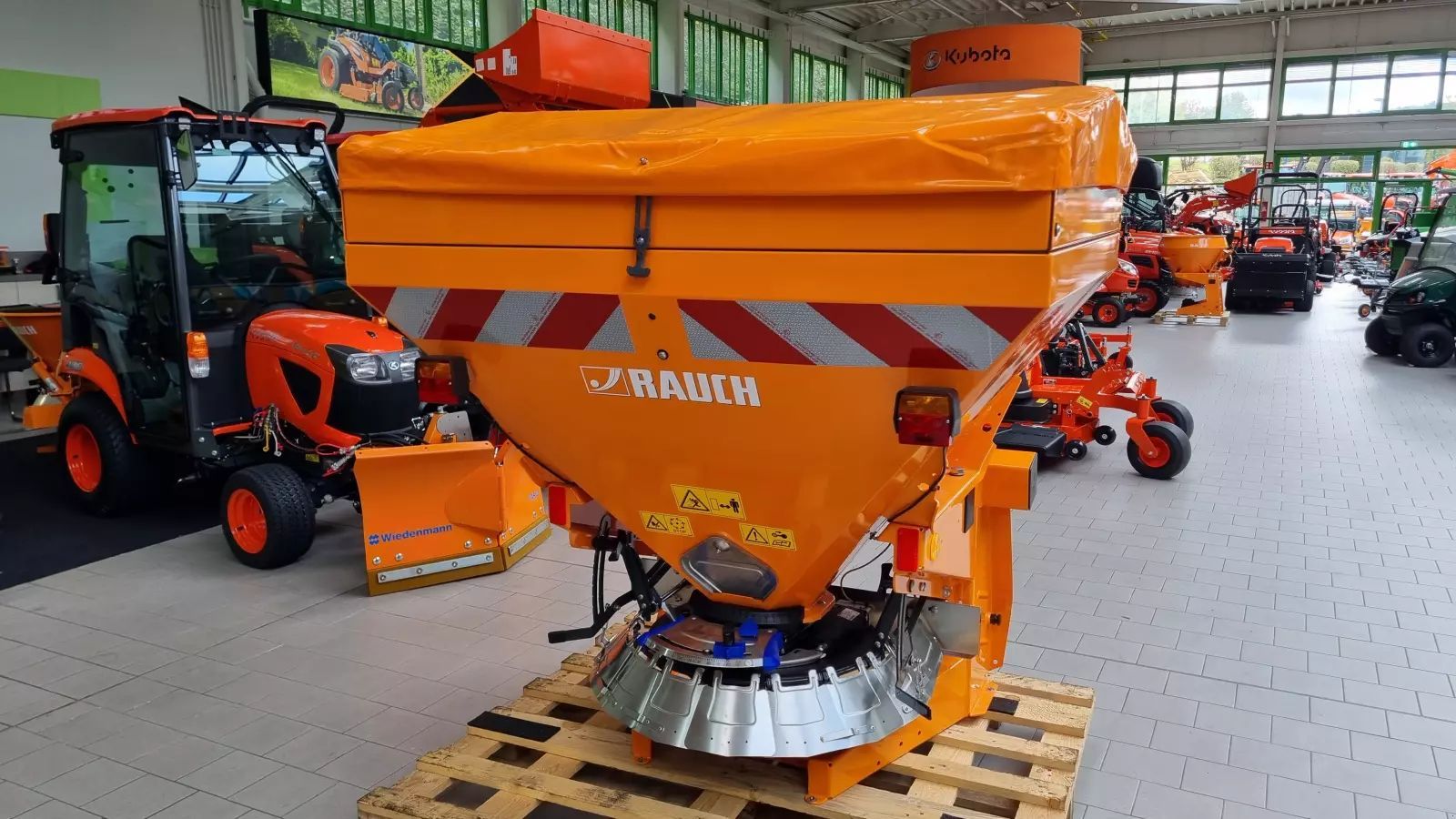 E-FARM: Rauch axeo 18.1 c - Urządzenie do użytku komunalnego - id 2LWBLXB - Rok produkcji: 2025 - Niemcy