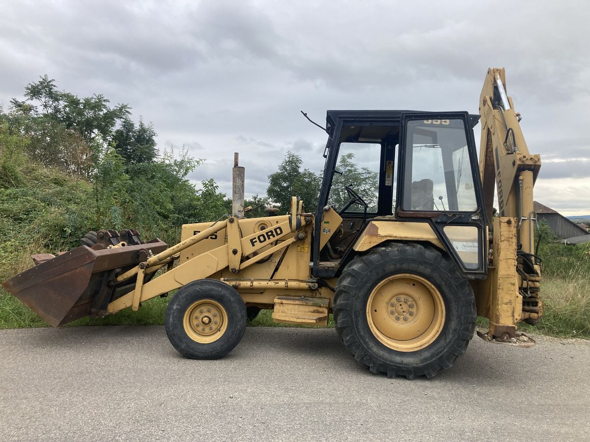 E-FARM: Ford baggerlader ford 555 bj1986 7500 betriebsstunden - Bagger Sonstige - id QC2SKAI - 15.000 € - Baujahr: 1986 - Motorleistung (PS): 68,Österreich