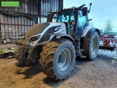 E-FARM: Valtra T214 - Tractor - id JXREKQB - €75,000 - Year of construction: 2018 - Engine hours: 4,850,Engine power (HP): 215,France