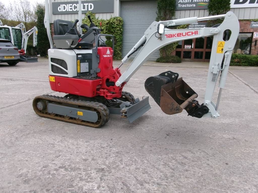 Takeuchi tb 210 r Мини-экскаватор 16 110 €