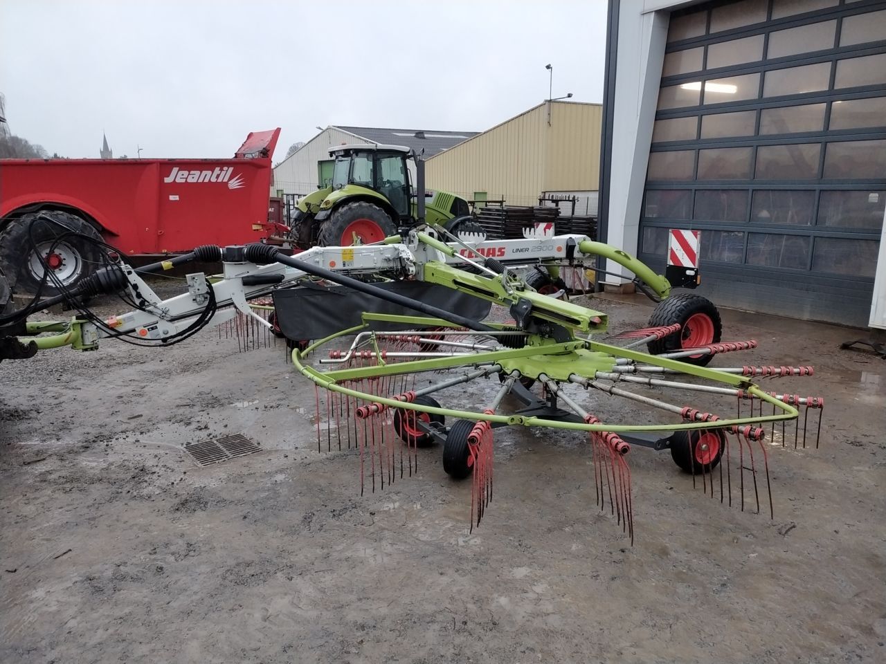 Claas Liner 2900 Tedder €18,000