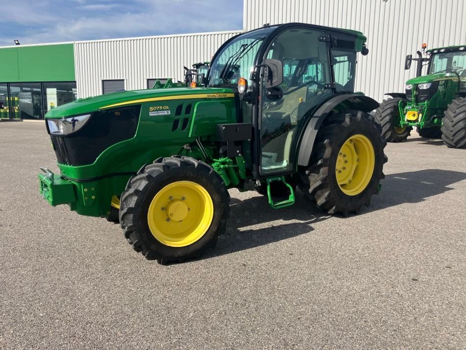 E-FARM: John Deere 5075 E - Tractor - id EBTGRVS - 68.000 € - Año: 2024 - Horas: 195,Potencia del motor: 85,Francia