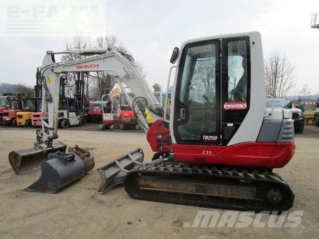 Takeuchi tb 250 powertilt + schnellwechsler + 3 löffel Mini-pelle 35 990 €