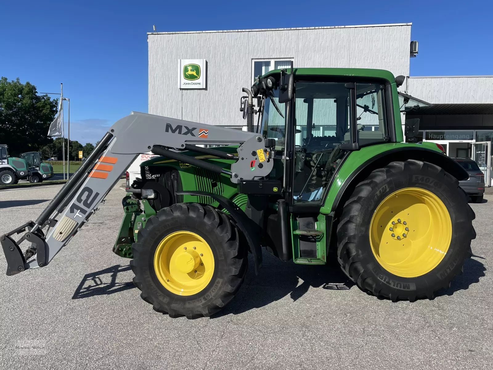 E-FARM: John Deere 6320 Premium - Tractor - id F7JZXTY - €42,017 - Year of construction: 2005 - Engine hours: 14,151,Engine power (HP): 100,Germany