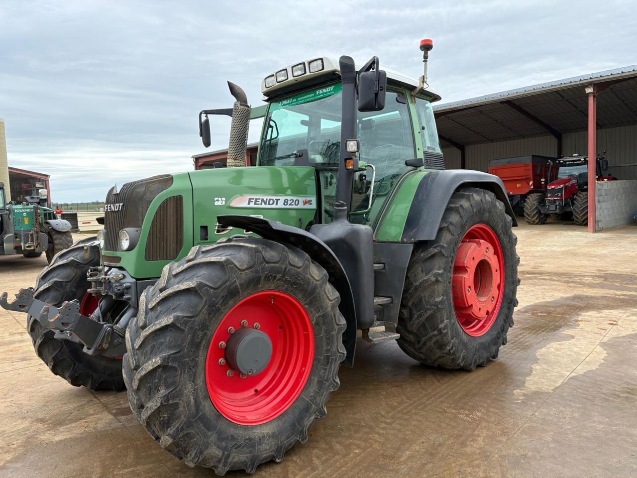 E-FARM: Fendt 820 Vario - Tractor - id 8M2SJFA - 65.000 € - Año: 2008 - Horas: 7500,Potencia del motor: 200,Francia
