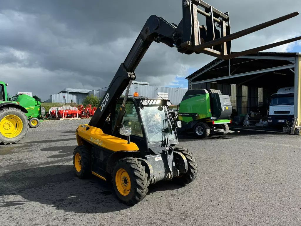 E-FARM: JCB 516 40 compact - Ładowacz teleskopowy - id 6DAGD17 - 29 000 € - Rok produkcji: 2016 - Motogodziny: 3000,Moc silnika: 47,Francja