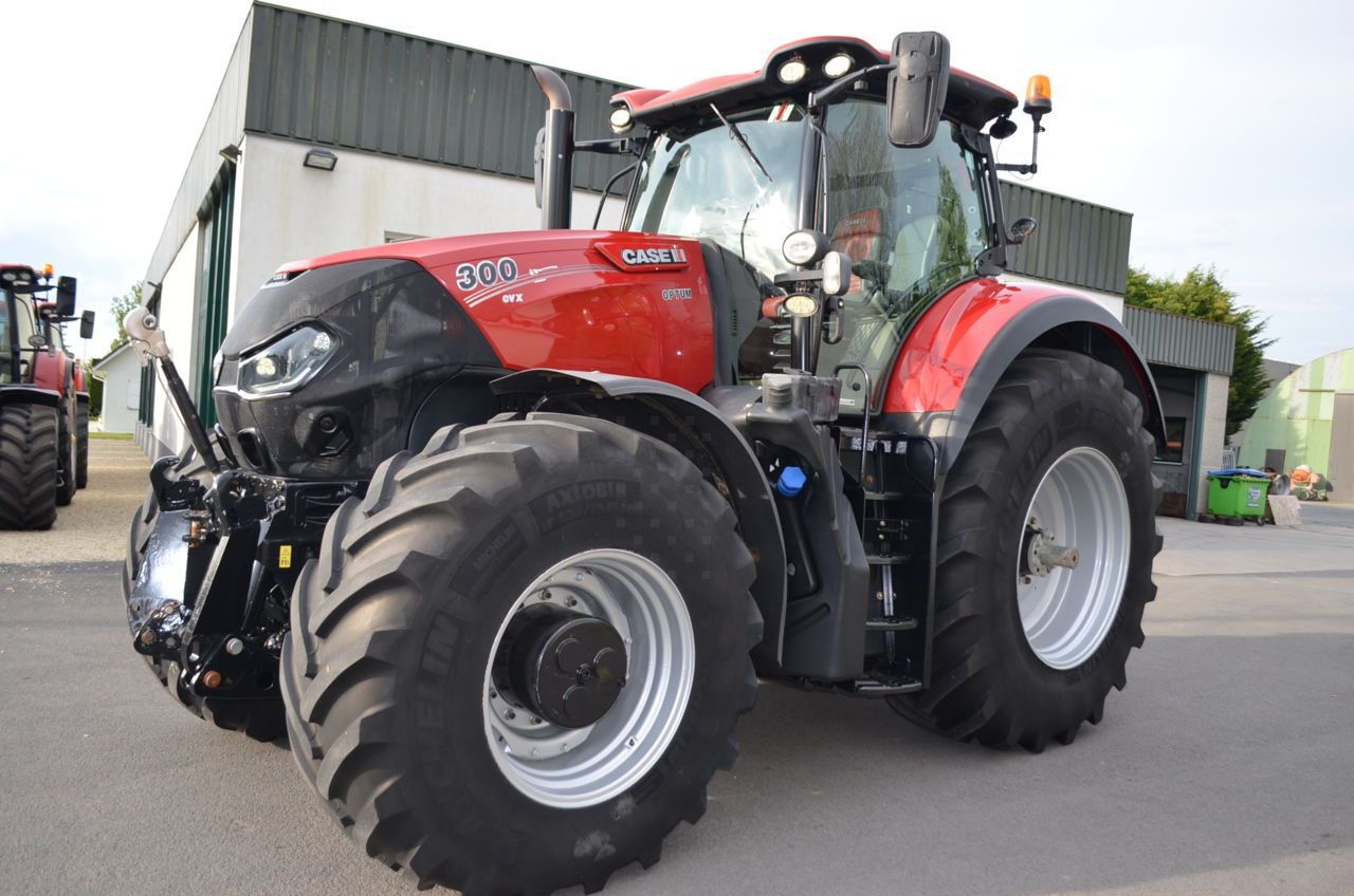 E-FARM: Case IH Optum 300 CVX - Tractor - id QGPAUML - €87,500 - Year of construction: 2016 - Engine hours: 6,407,Engine power (HP): 300,Belgium