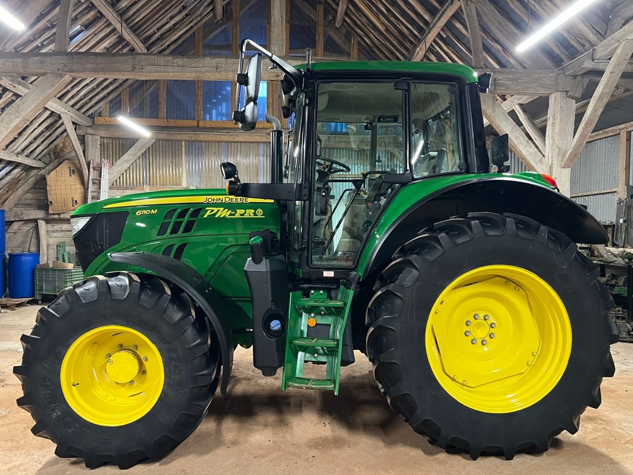John Deere 6110 M Tractor €69,500
