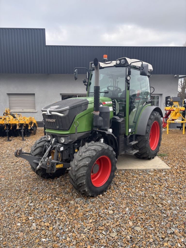 Fendt 211 F Vario Tractor €94,000