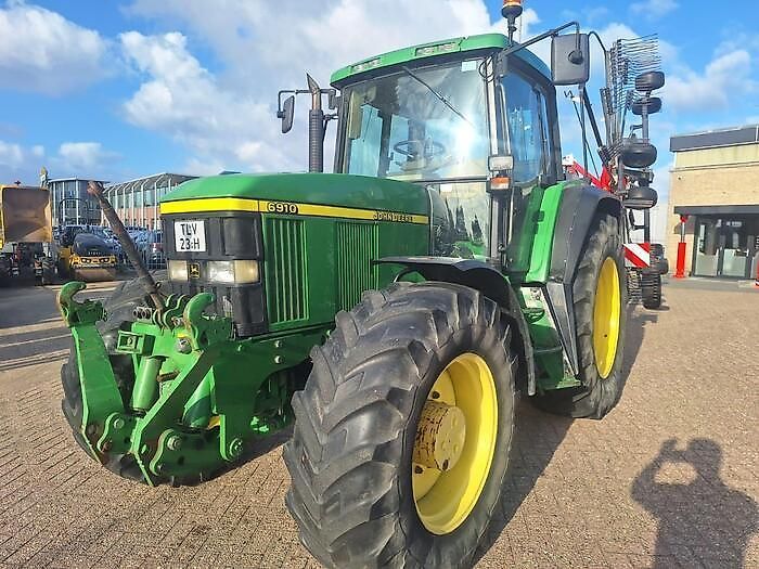 John Deere 6910 Traktor 31 500 EUR