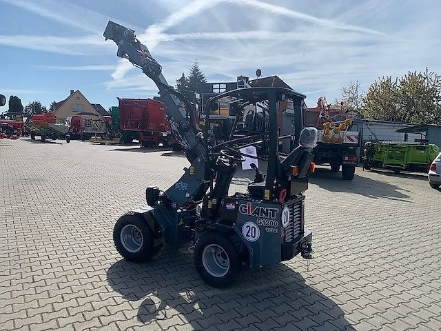 E-FARM: Giant g1200 tele - Kompaktlader - id YHMXXAM - 29.700 € - Baujahr: 2023 - Deutschland