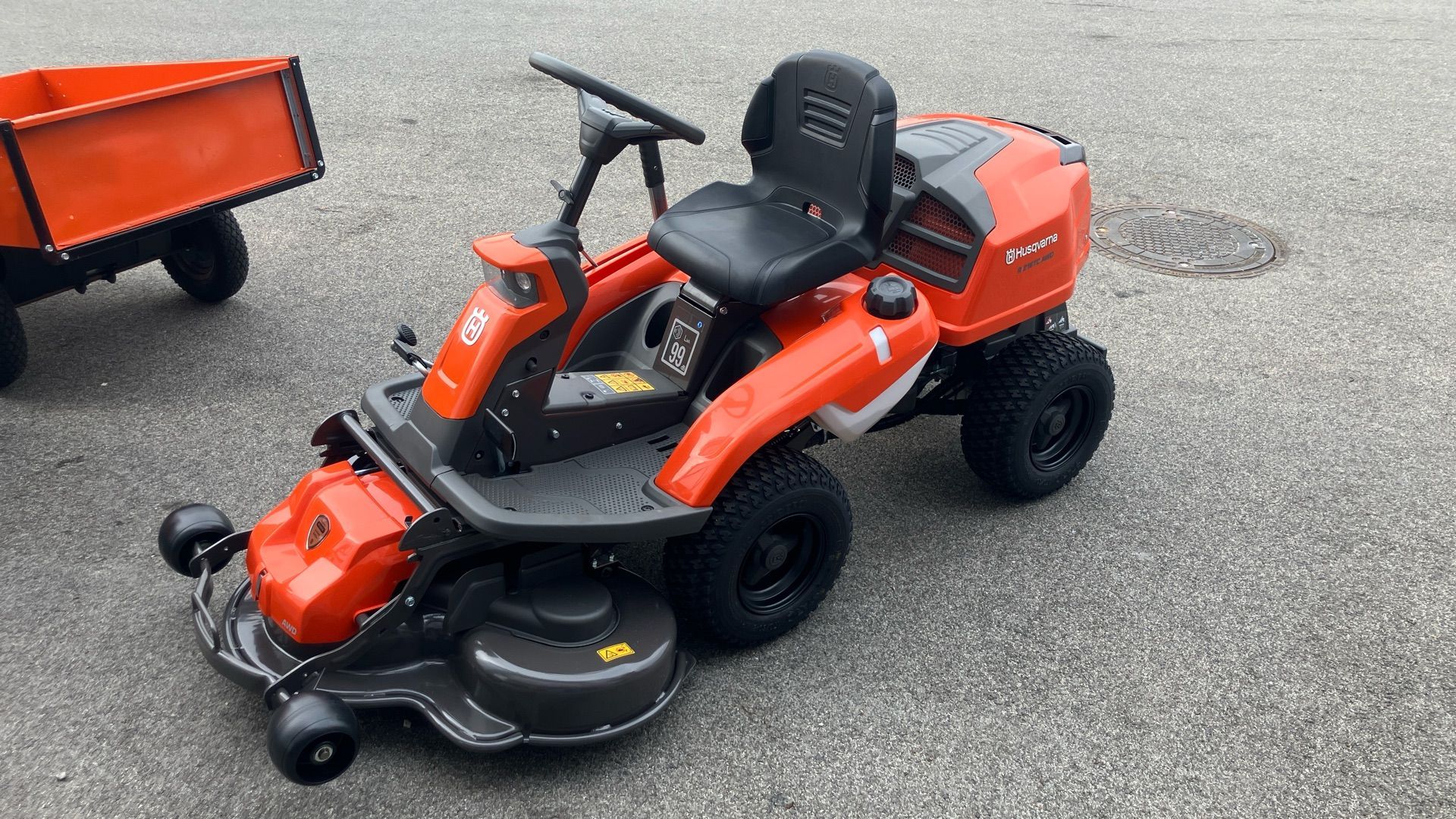 E-FARM: Husqvarna R 216TC AWD - Tondeuse - id J3FPTHU - 4 725 € - Année: 2025 - Autriche