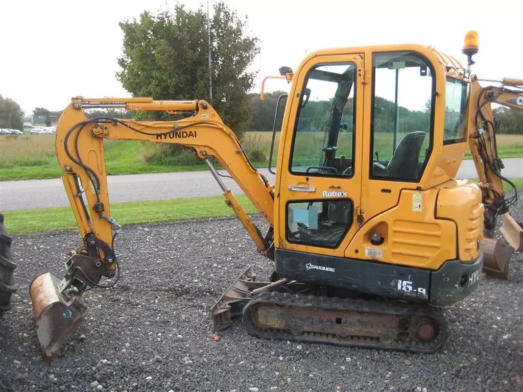HYUNDAI r16-9 Excavadora 15.926 €