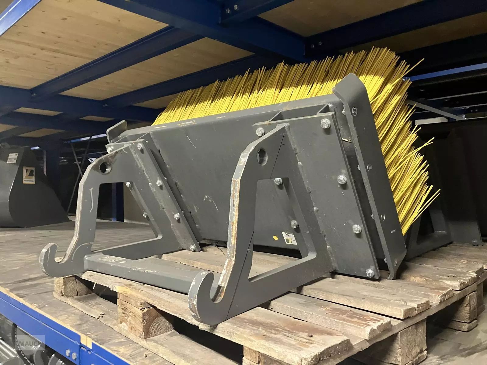 E-FARM: Bressel und Lade kehrbesen 1m mit weidemann aufnahme - Anbaugerät - id B3G5AMD - 1.590 € - Österreich