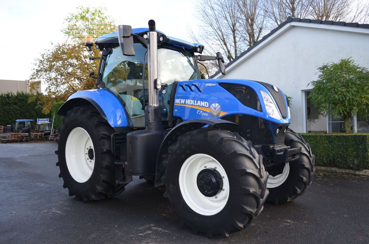 New Holland T7.225 Трактор 94 500 €