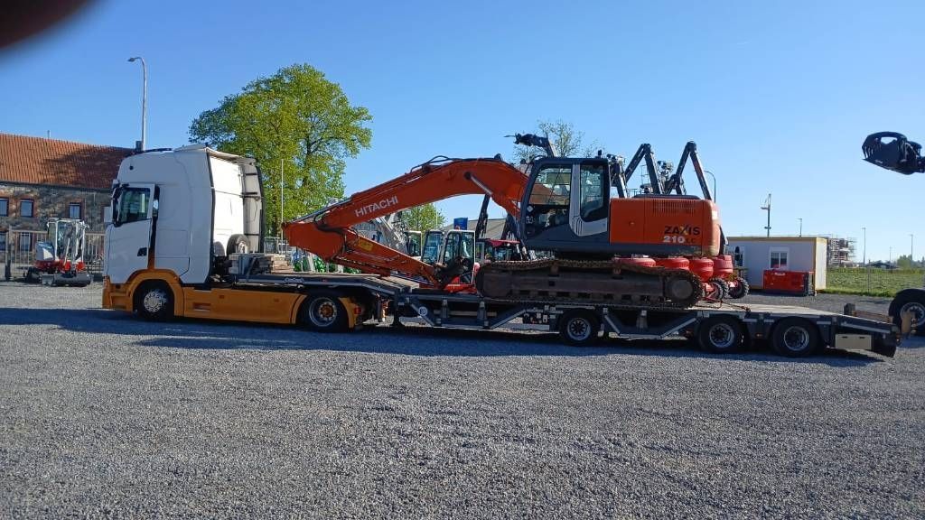Hitachi zx 210 lc-3 Crawler excavator €29,500