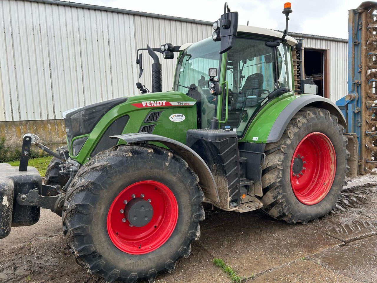 E-FARM: Fendt 724 Vario - Tracteur - id RYNVPDH - 185 000 € - Année: 2023 - Lecture du nombre d'heure: 1 350,Puissance du moteur (chevaux): 240,France