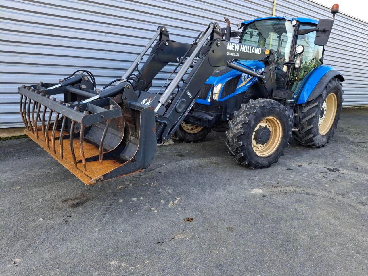 E-FARM: New Holland T5.105 - Tractor - id C1Q6XUI - 44.000 EUR - Anul: 2021 - Citeste ore: 4.379,Muterea motorului: 107,Franța