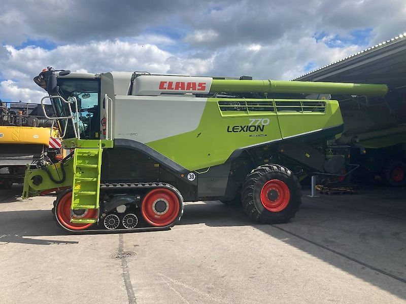 E-FARM: Claas Lexion 770 - Kombajn - id RHEQEH2 - 330 000 € - Rok výroby: 2020 - Hodiny motoru: 1 042,Výkon motoru (HP): 585,Lotyšsko