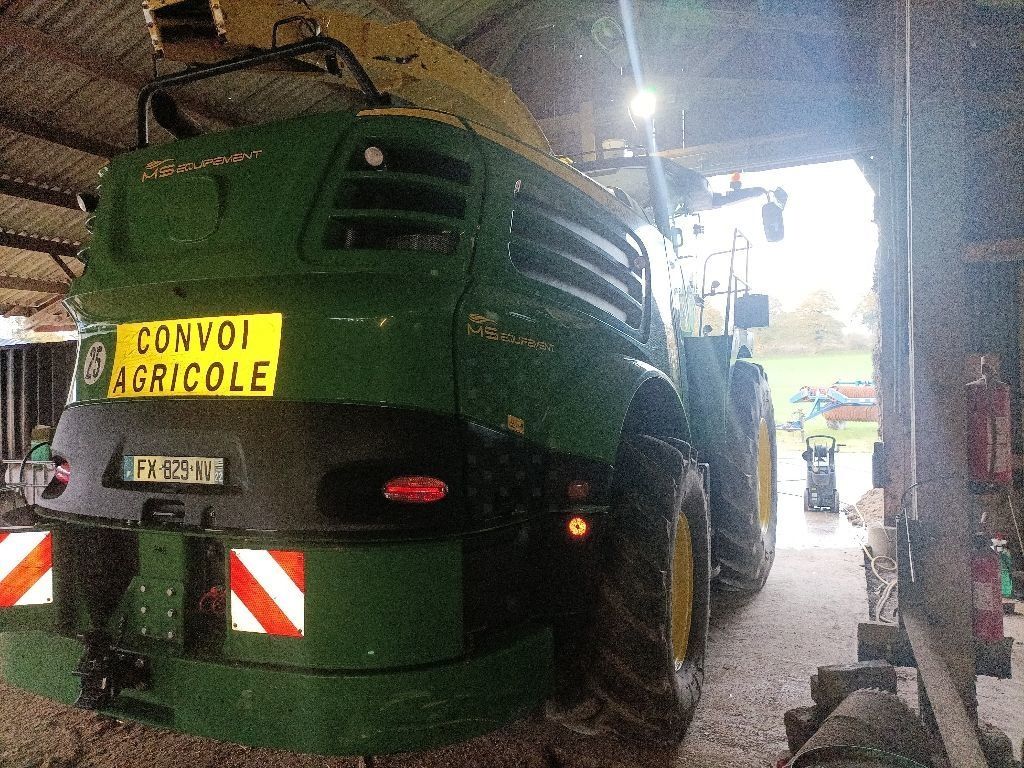 E-FARM: John Deere 8300 - Trinciatricia semovente - id FABAU8P - Anno di costruzione: 2020 - Ore: 1.790,Francia