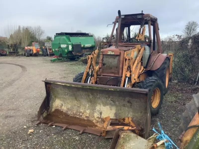 E-FARM: Case IH tractopelle - Excavator other - id CMZJ17R - €7,500 - Year of construction: 1990 - France