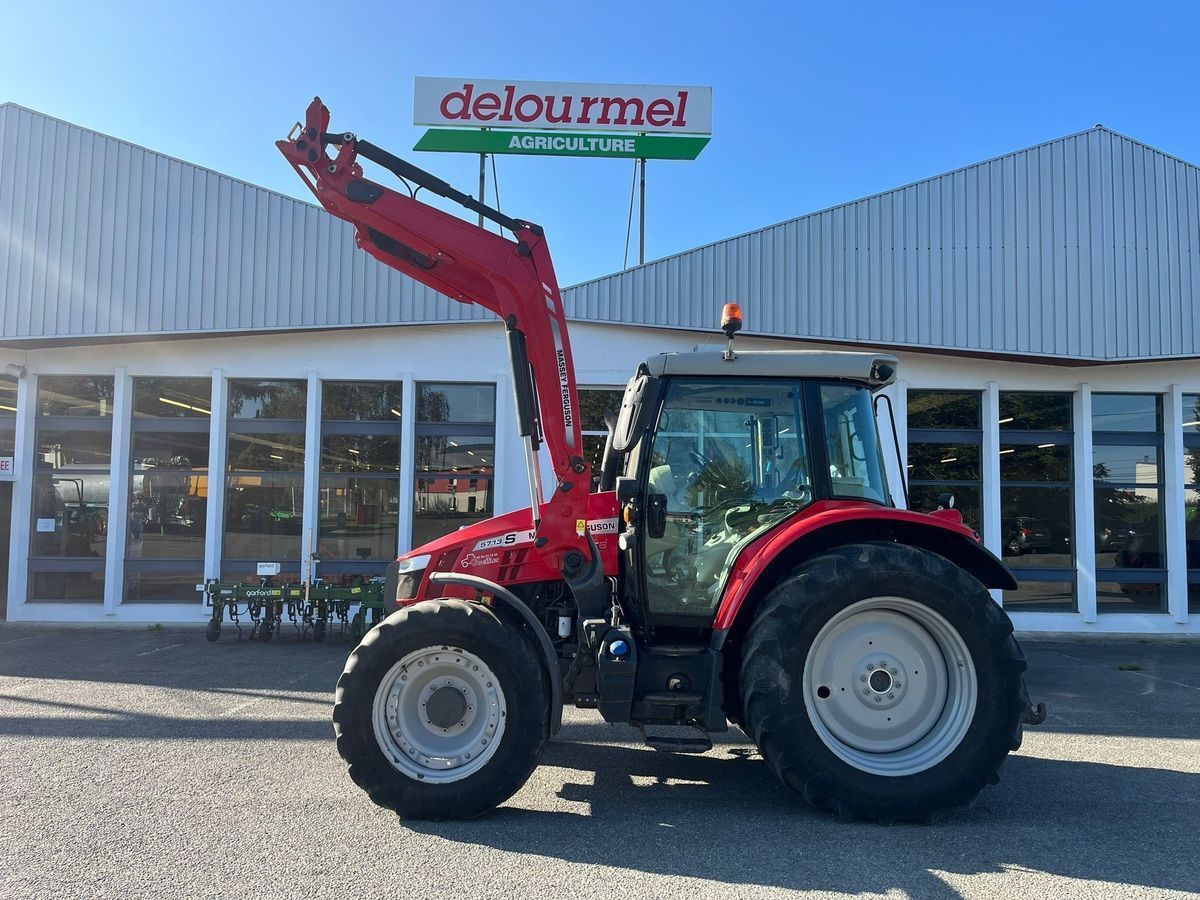 E-FARM: Massey Ferguson 5713S Dyna-6 - Trattore - id QME9TLT - 59.500 € - Anno di costruzione: 2020 - Ore: 3.349,Potenza del motore: 130,Francia