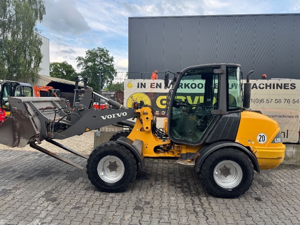 VOLVO l 25 b Pala gommata 21.500 €