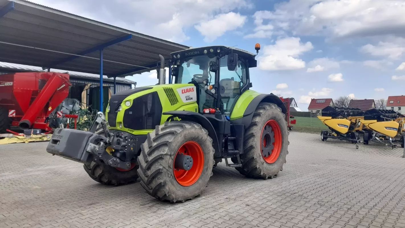 Claas Axion 870 Tractor €89,000