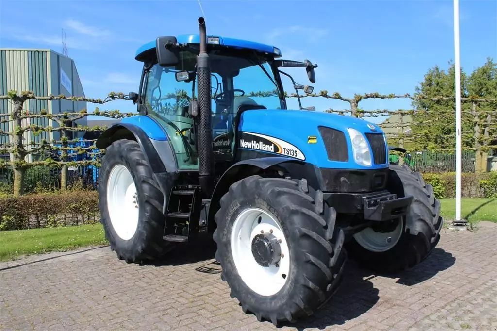 New Holland TS 135 A Traktor 27 500 €