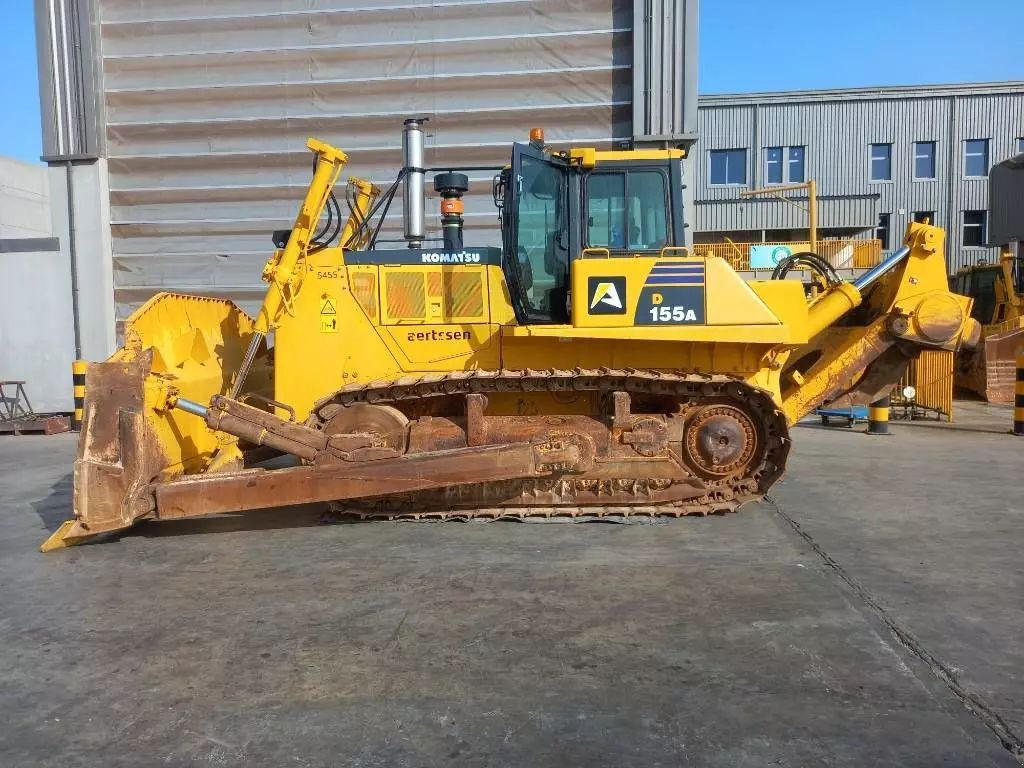 KOMATSU d155a-6r (4 pcs available in abu dhabi) Entreprenørmaskinr, øvrige 258.768 €