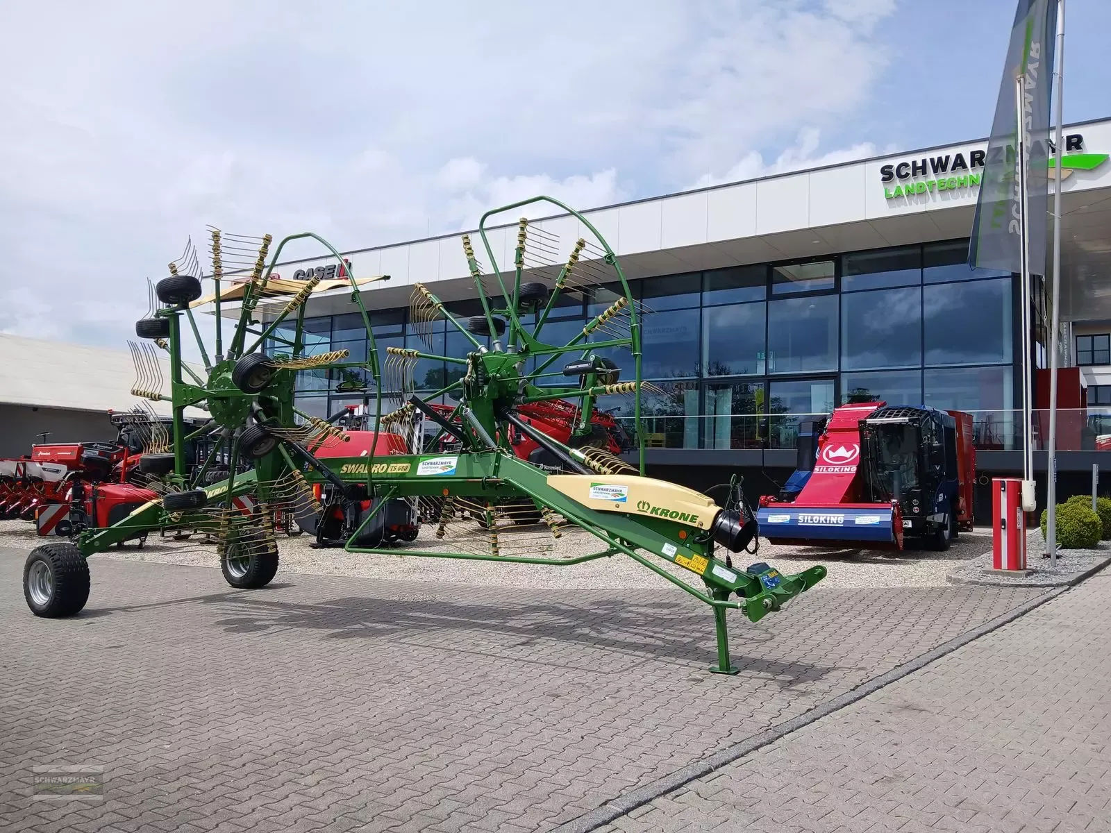 E-FARM: Krone Swadro TS 680 - Grabljice - id VJSRULF - 16.583 € - Leto izgradnje: 2017 - Avstrija