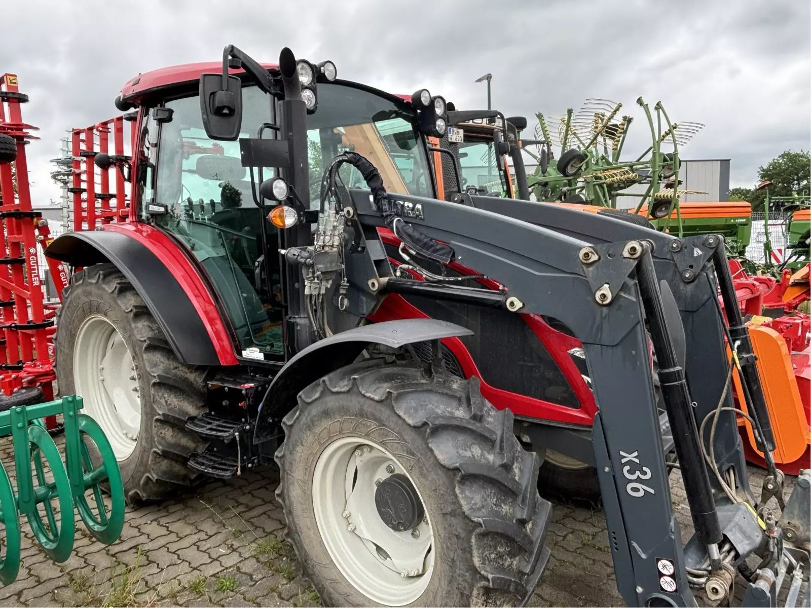E-FARM: Valtra A95 - Tractor - id Z2PEHTW - 47.500 € - Año: 2022 - Horas: 850,Alemania