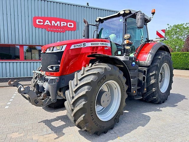 Massey Ferguson 8740 S Tractor €92,500