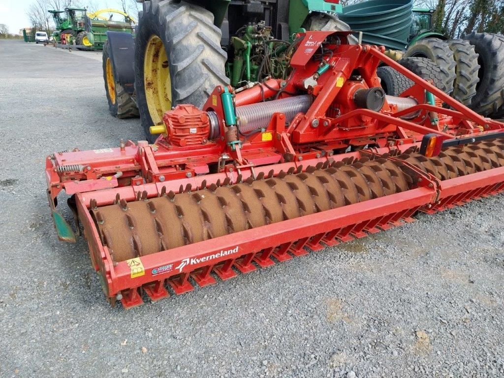 Kverneland fols ngs 451 Power harrow €15,000