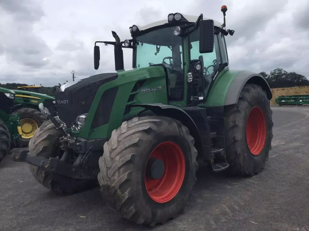 E-FARM: Fendt 828 Vario ProfiPlus - Tracteur - id GJE57CM - 89 500 € - Année: 2015 - Lecture du nombre d'heure: 7 365,Puissance du moteur (chevaux): 280,France