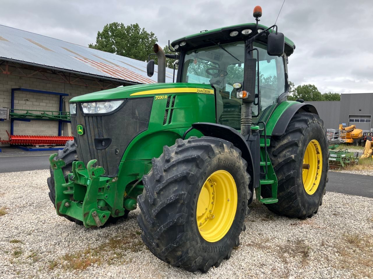E-FARM: John Deere 7230 R - Traktor - id 6A8HMP5 - Baujahr: 2013 - Abgelesene Motorstunden: 5.150,Motorleistung (PS): 230,Frankreich