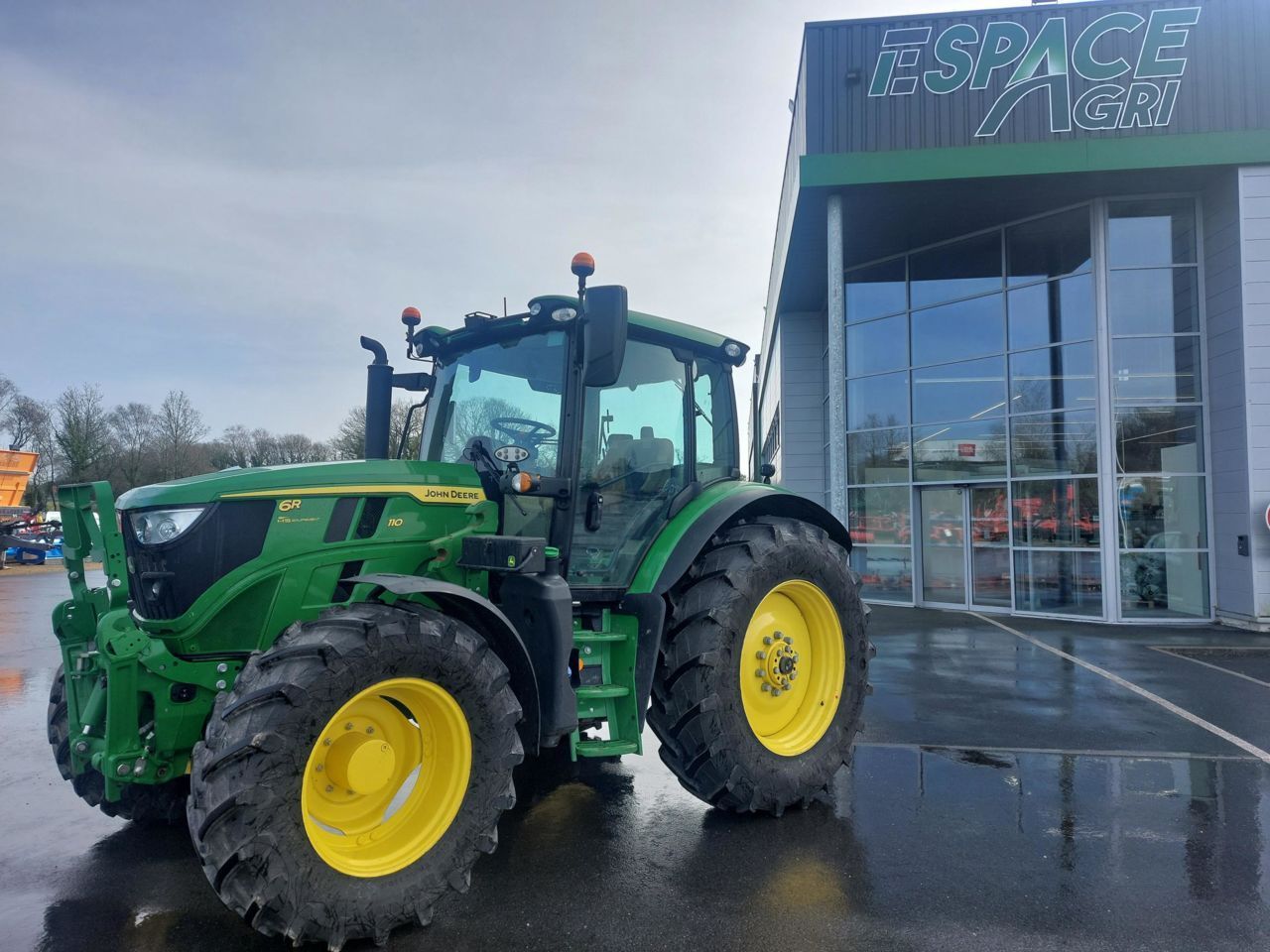 John Deere 6R 110 Tractor €112,000