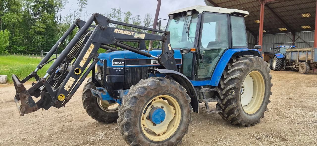 Ford 8240 sle Traktor