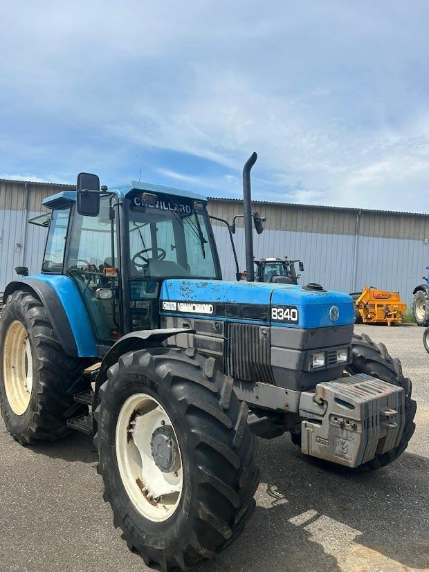 E-FARM: New Holland 8340 - Trattore - id IBD1QEQ - 19.000 € - Anno di costruzione: 1998 - Ore: 9.500,Potenza del motore: 125,Francia