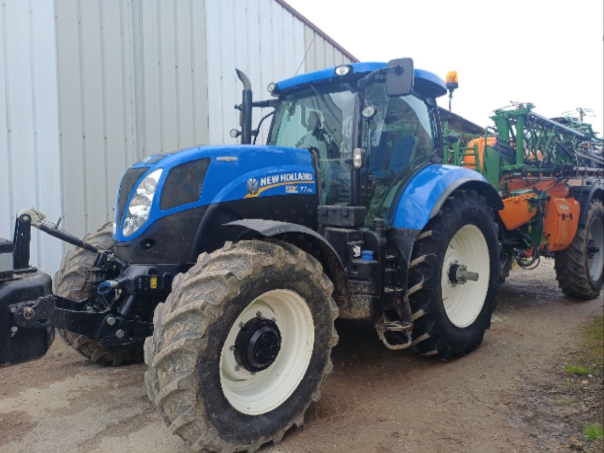 E-FARM: New Holland T7.210 - Traktor - id WKWCUDE - 62 000 € - Rok produkcji: 2013 - Motogodziny: 4200,Moc silnika: 210,Francja