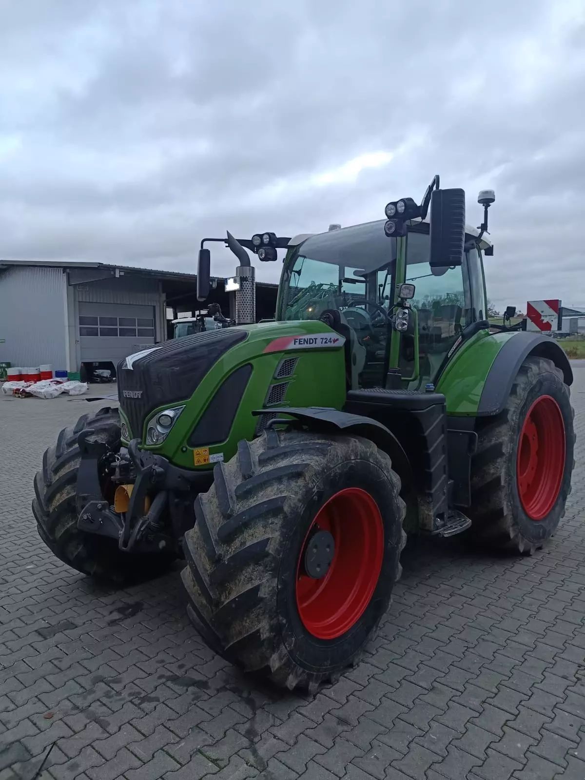 Fendt 724 Vario Profi+ Traktorius 129 000 €