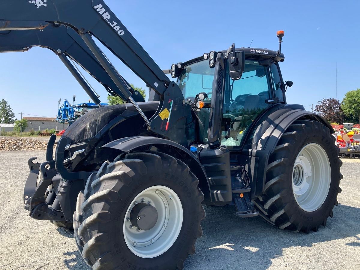 E-FARM: Valtra T215 Direct - Tractor - id ERHNNRA - 139.000 EUR - Anul: 2022 - Citeste ore: 1.650,Muterea motorului: 215,Franța