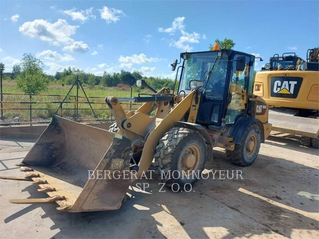 E-FARM: Caterpillar 906m - Radlader - id Z6WMG4C - 43.977 € - Baujahr: 2016 - Abgelesene Motorstunden: 4.700,Polen