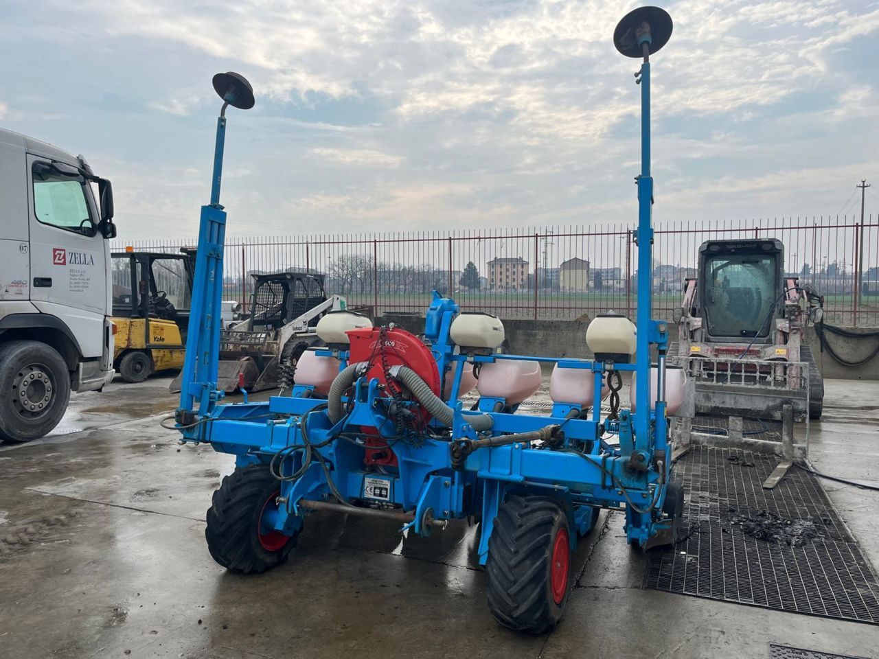 E-FARM: Monosem - Precision drill - id XKBCVT5 - €13,500 - Year of construction: 2011 - Italy