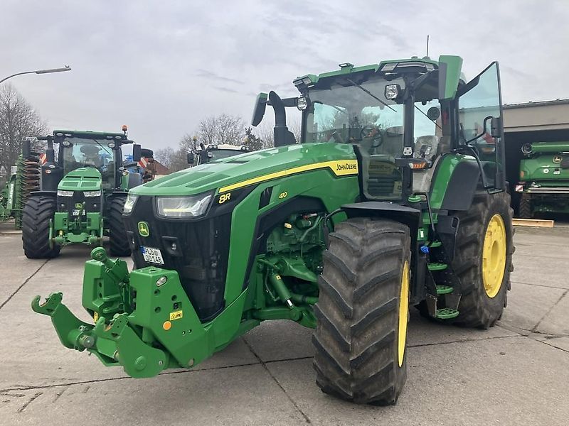 E-FARM: John Deere 8R 410 - Traktor - id 2Q5QF4W - 349.000 € - Produktionsår: 2023 - Motortimer: 967,Motoreffekt (HP): 440,Tyskland